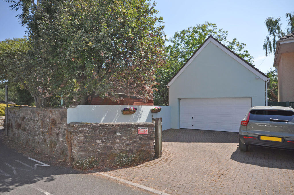 House in Newport - View 3