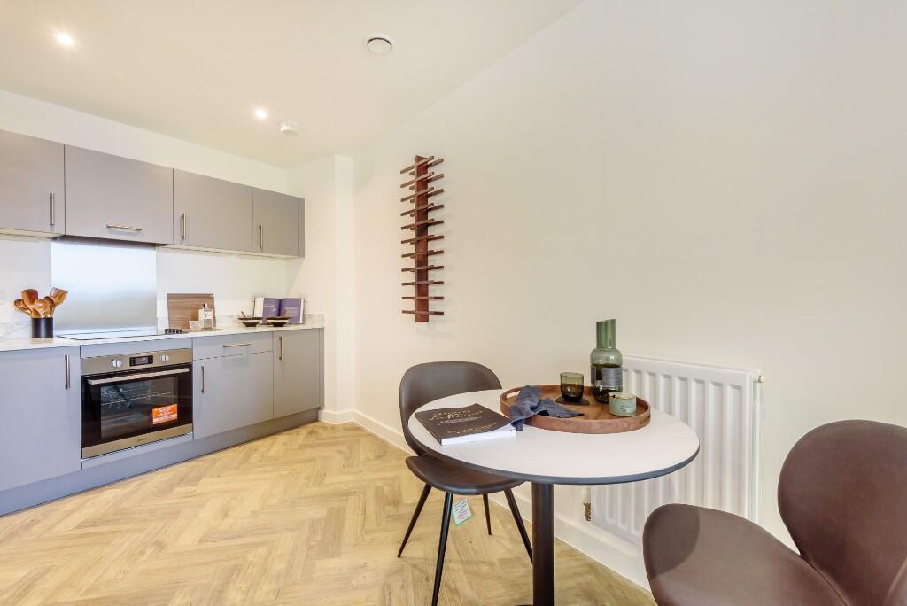 Apartment in Southall - View 3