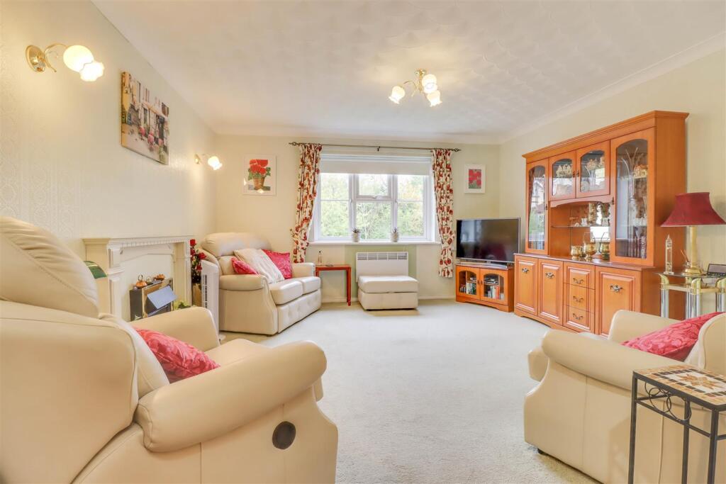2-bed house on Stilemans, Wickford, £279,500