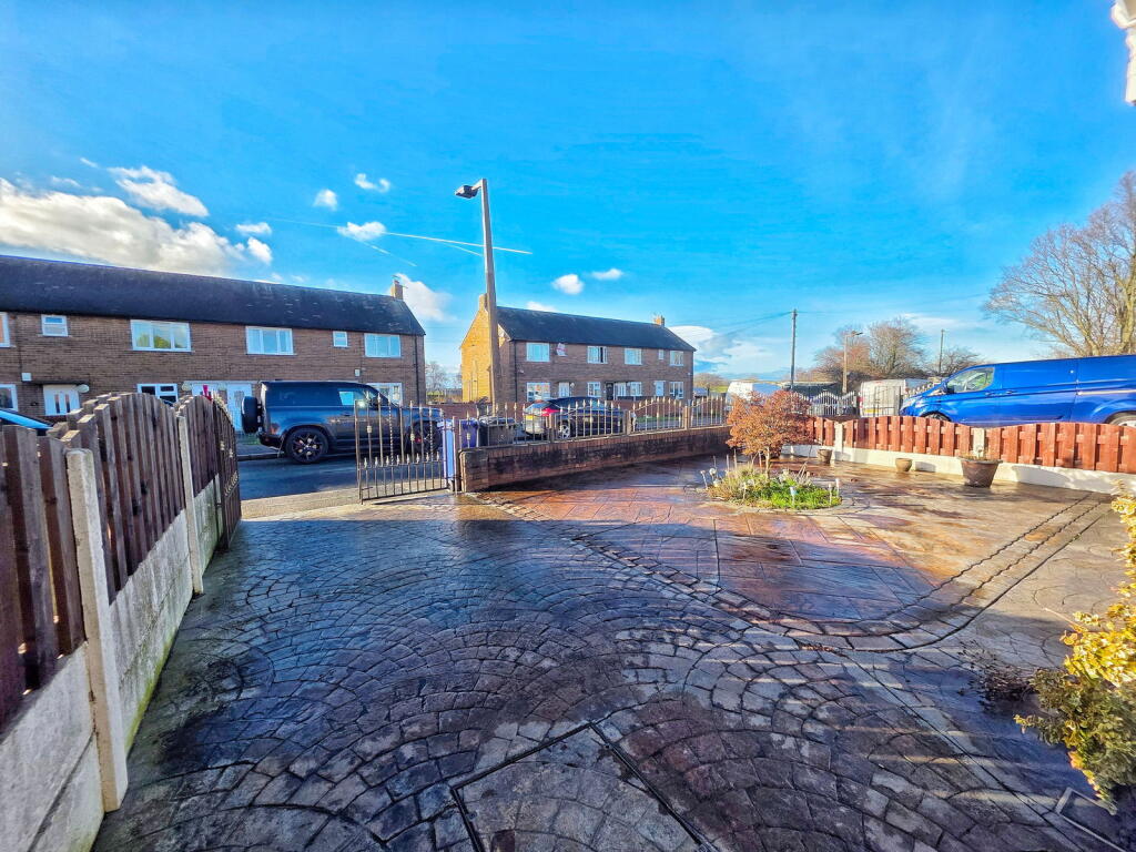 Sidcop Road, Cudworth, Barnsley, S72 8TN photo 2
