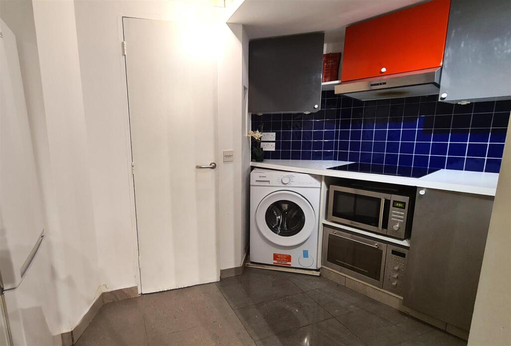 Apartment in London - More