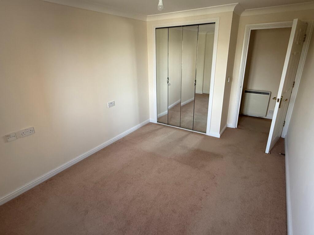 Apartment in Yeovil, Somerset - View 4