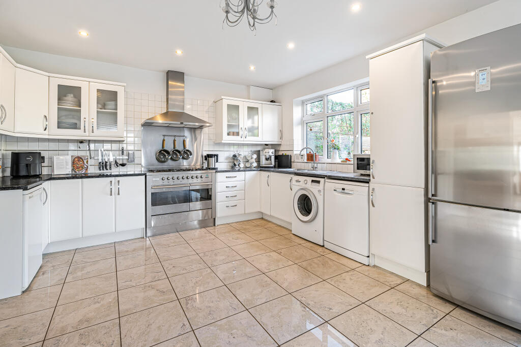 Crabtree Lane, Harpenden, Hertfordshire, AL5 photo 3