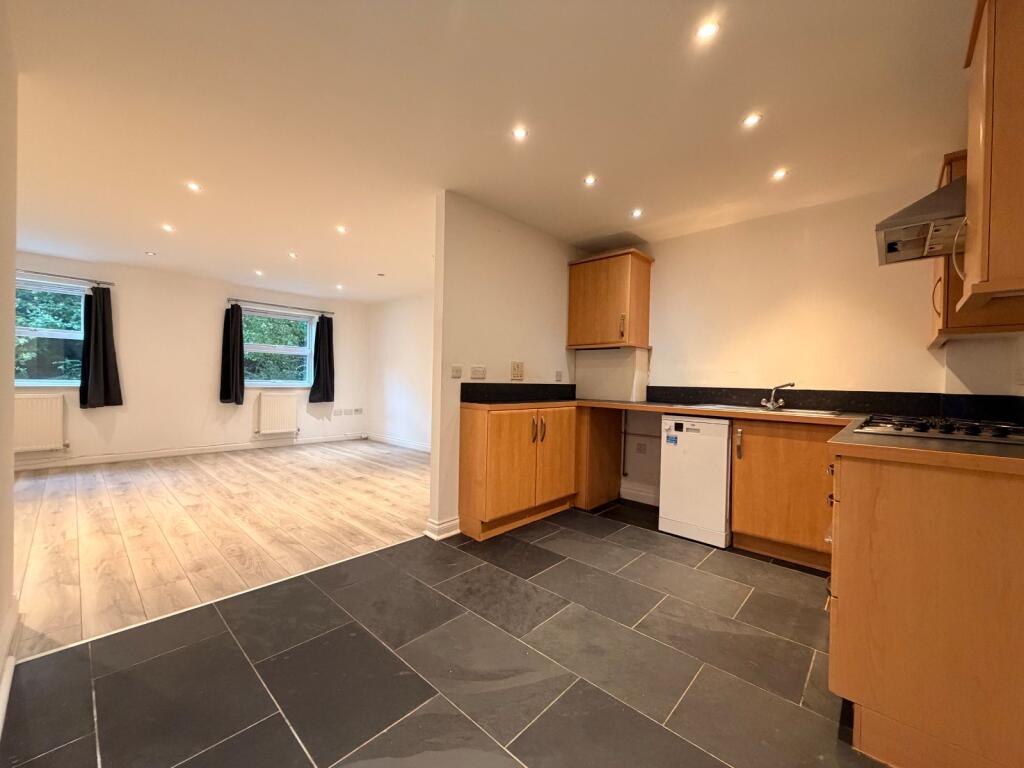 Apartment in Rushcliffe, Compton Acres - View 3