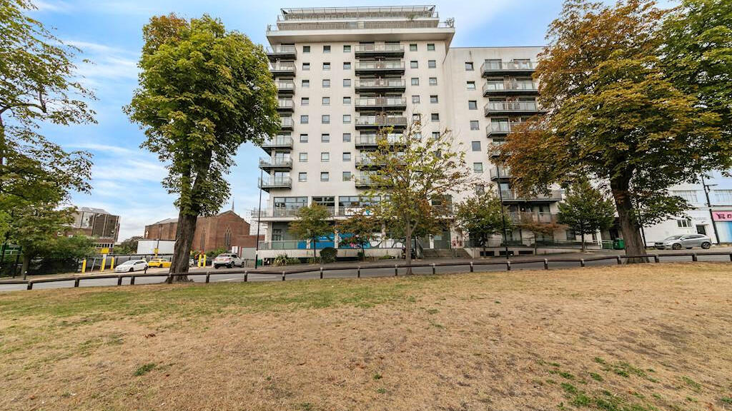 Main image of property: 4 Sutton Park Road, Sutton, Surrey, SM1 2GB