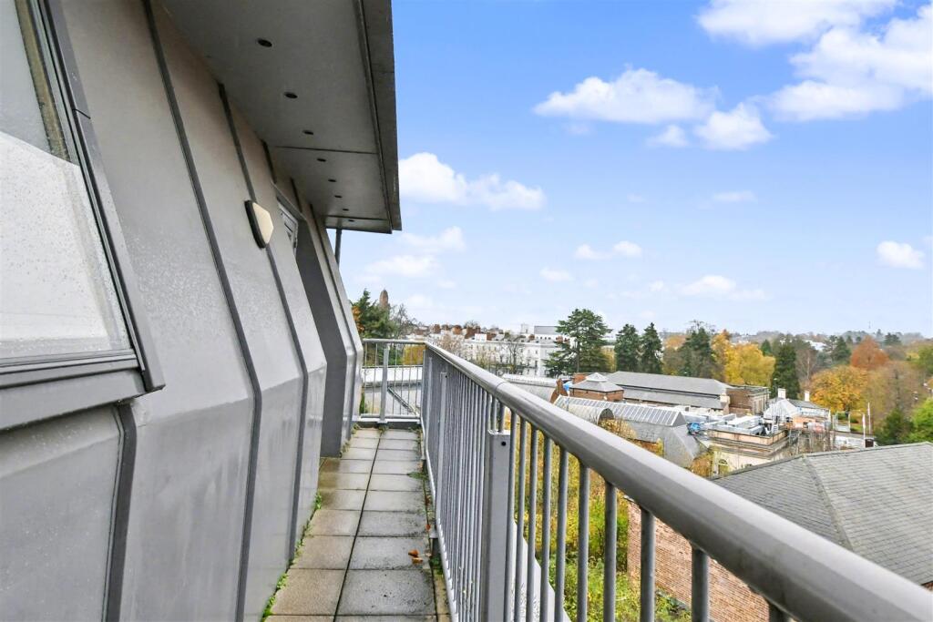 Main image of property: Avenue Road, Leamington Spa