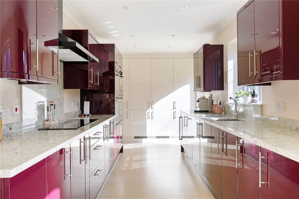 House in Hart, Eversley - View 4