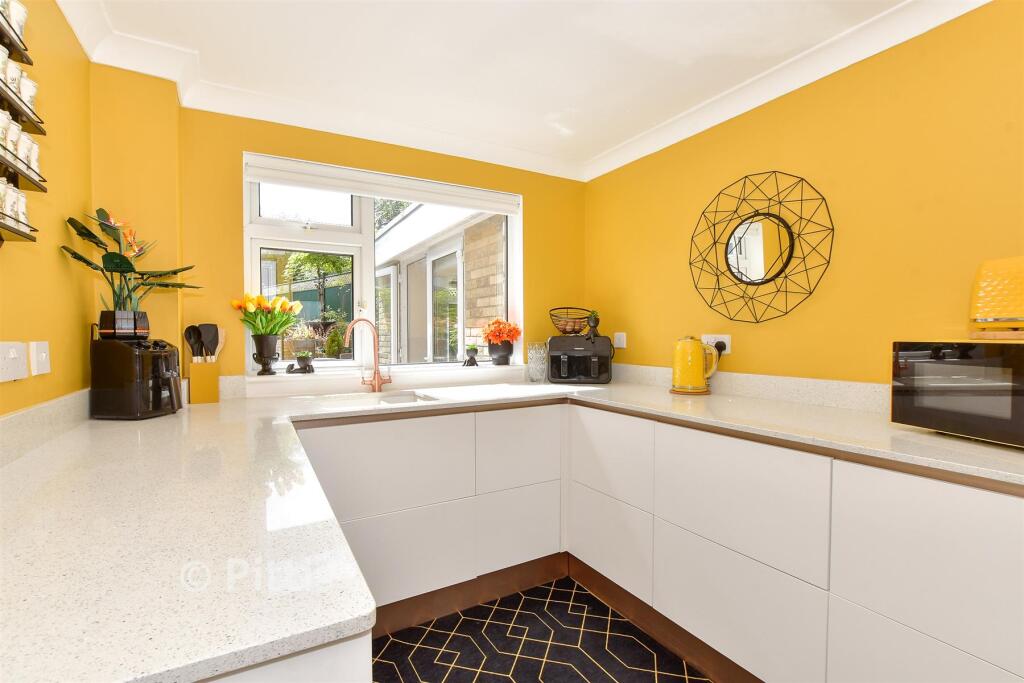 House in Portsmouth - View 5