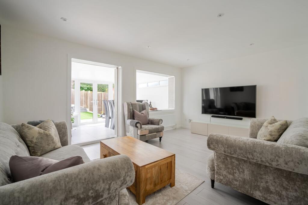House in Surrey Heath, Windlesham - View 2