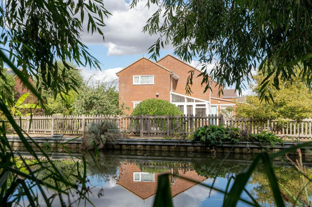 Main image of property: Cherry Close, Kidlington, OX5
