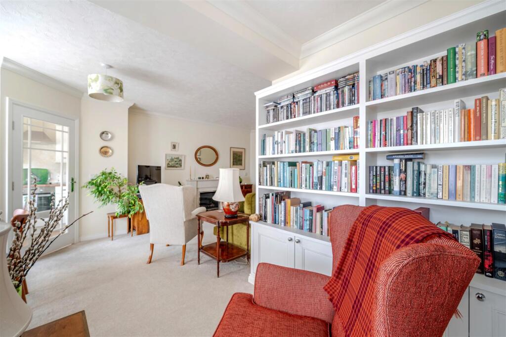 Ash Lodge, Walton-On-Thames photo 3