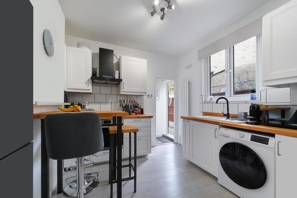 Apartment in Brentford, London Borough of Hounslow - More