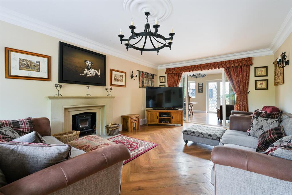 House in Sutton - View 4