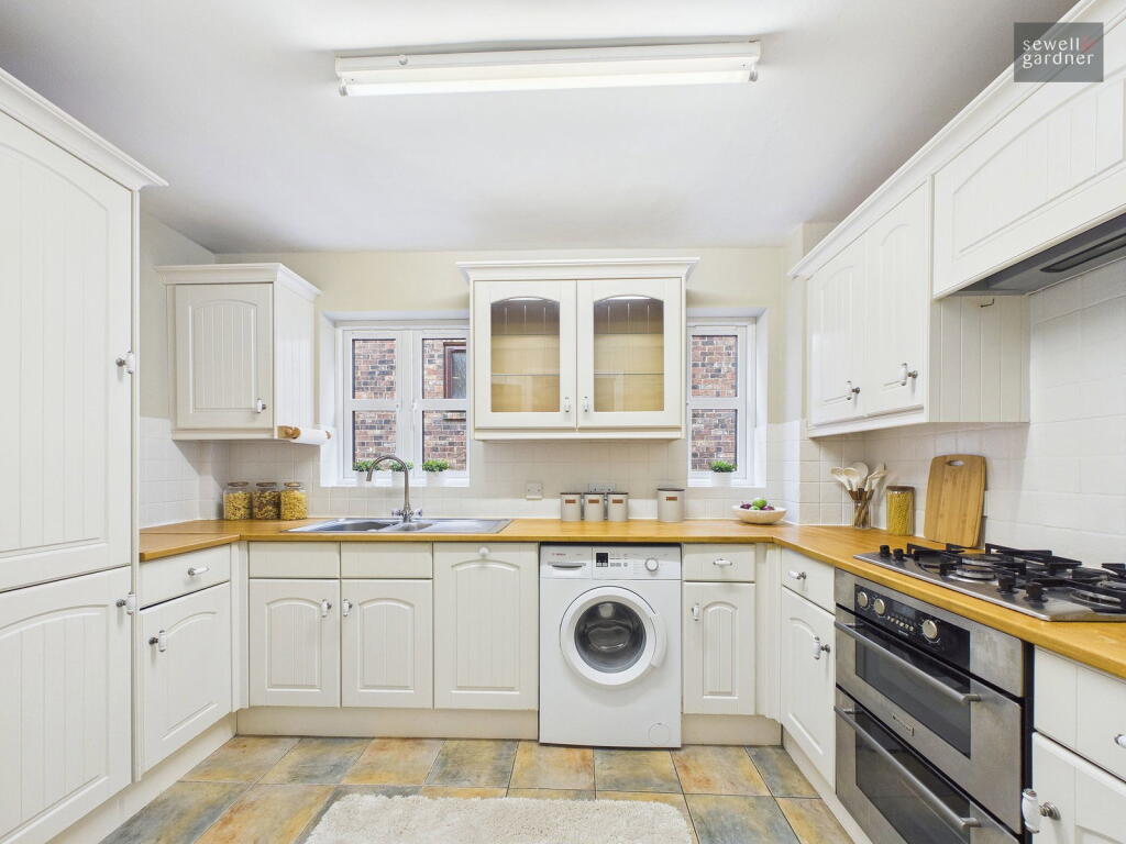 Apartment in Watford - View 3