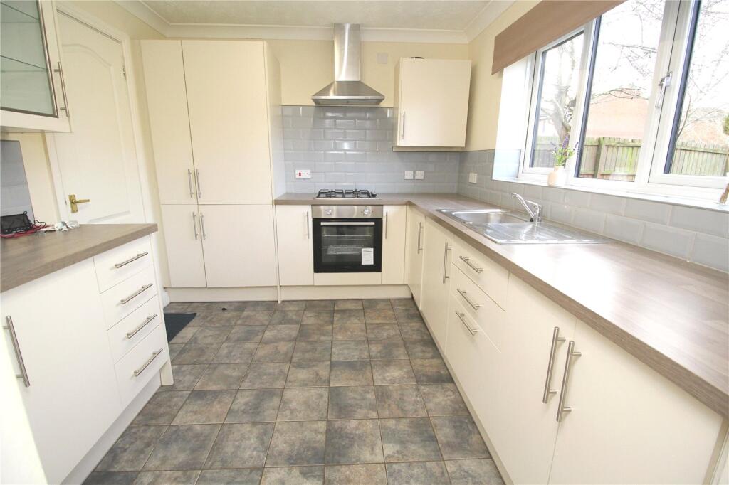Loxbeare Drive, Furzton, Milton Keynes photo 4