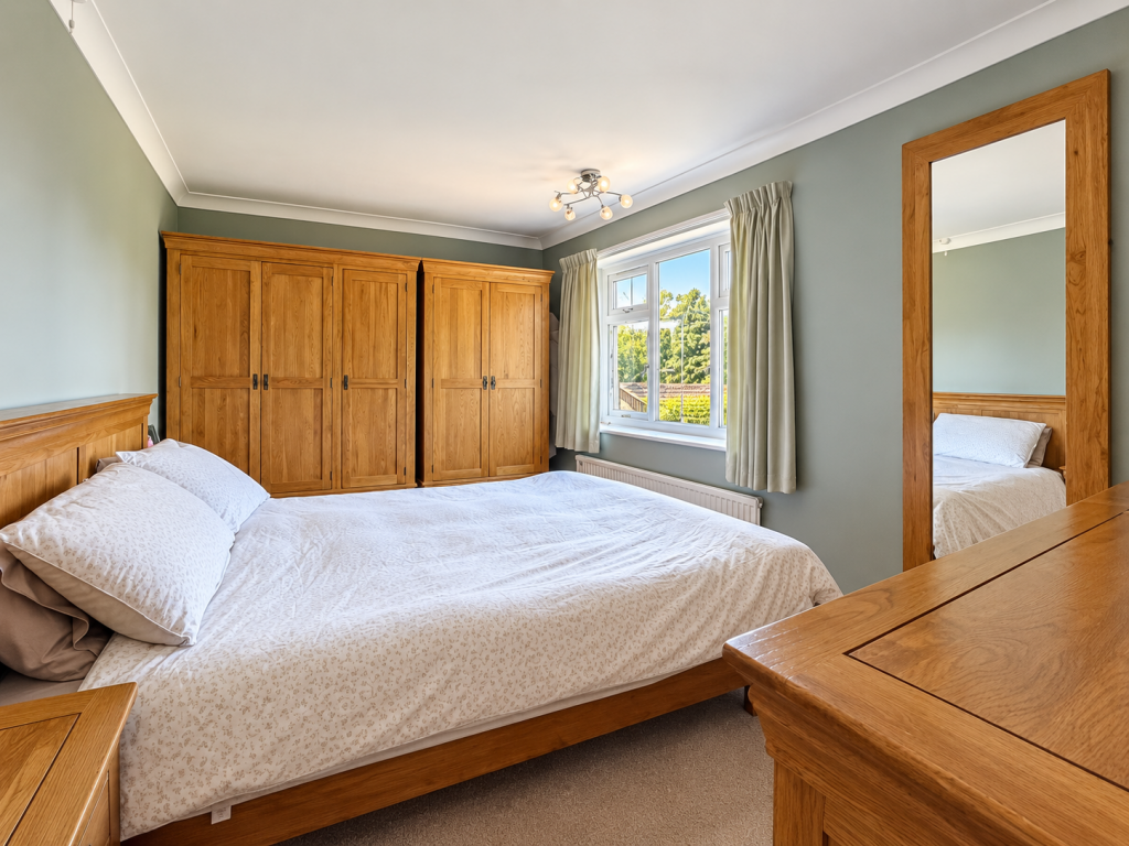 House in Stockton-on-Tees, Nunthorpe - More