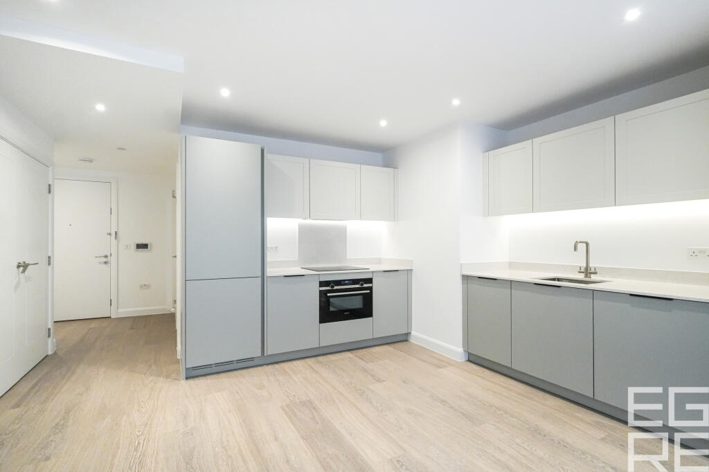 2 Eden Place, Canning Town, London, E16 photo 4