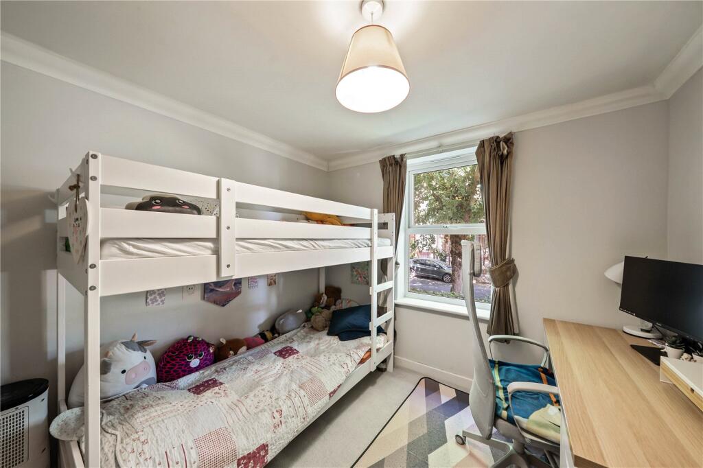 Apartment in Sutton - More