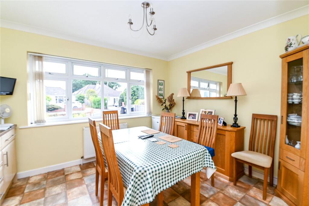 Greenacre, Barton on Sea, New Milton, Hampshire, BH25 photo 4