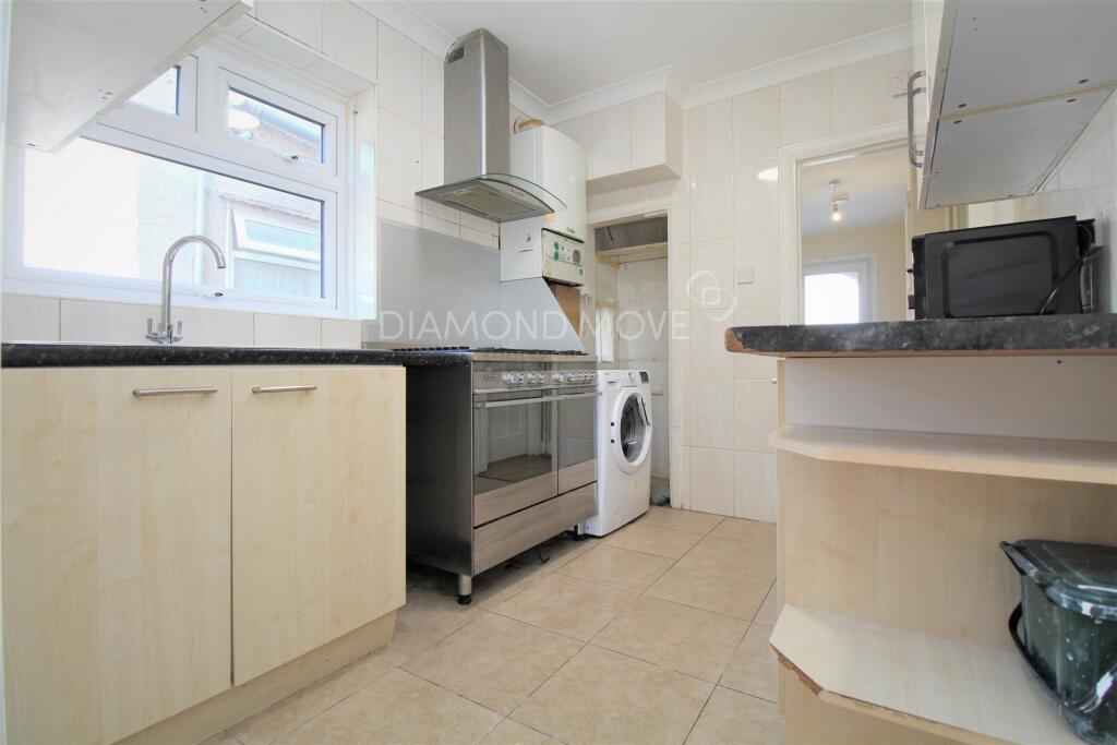 House in London, Beavers, Hounslow West - More