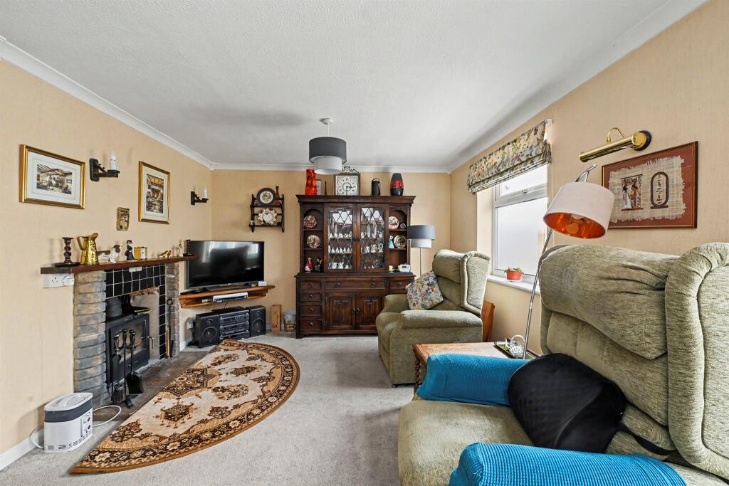 House in Luton, Pitstone - View 5