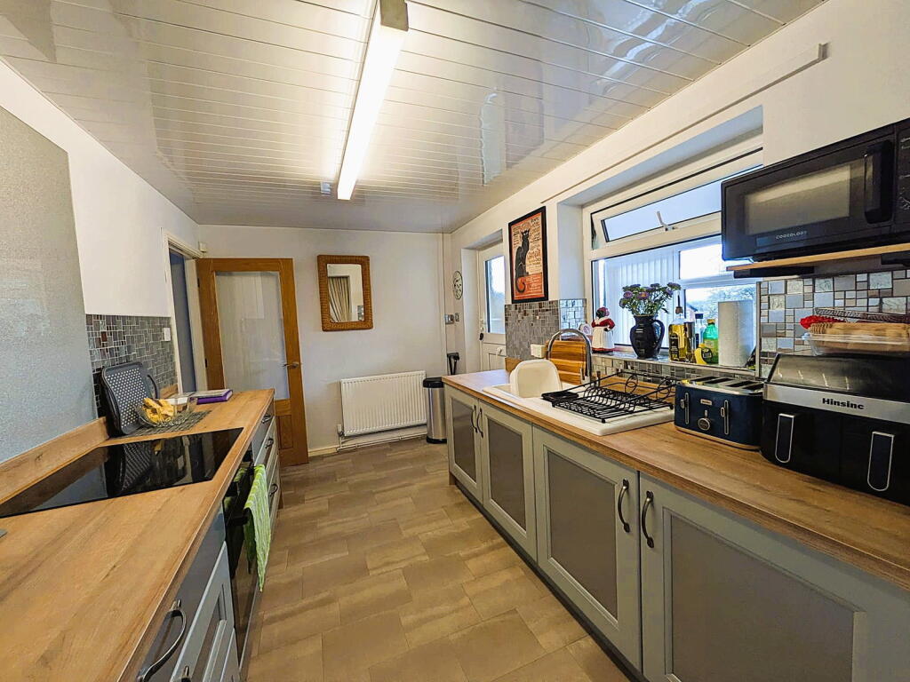 House in Oldham, Greater Manchester - View 5