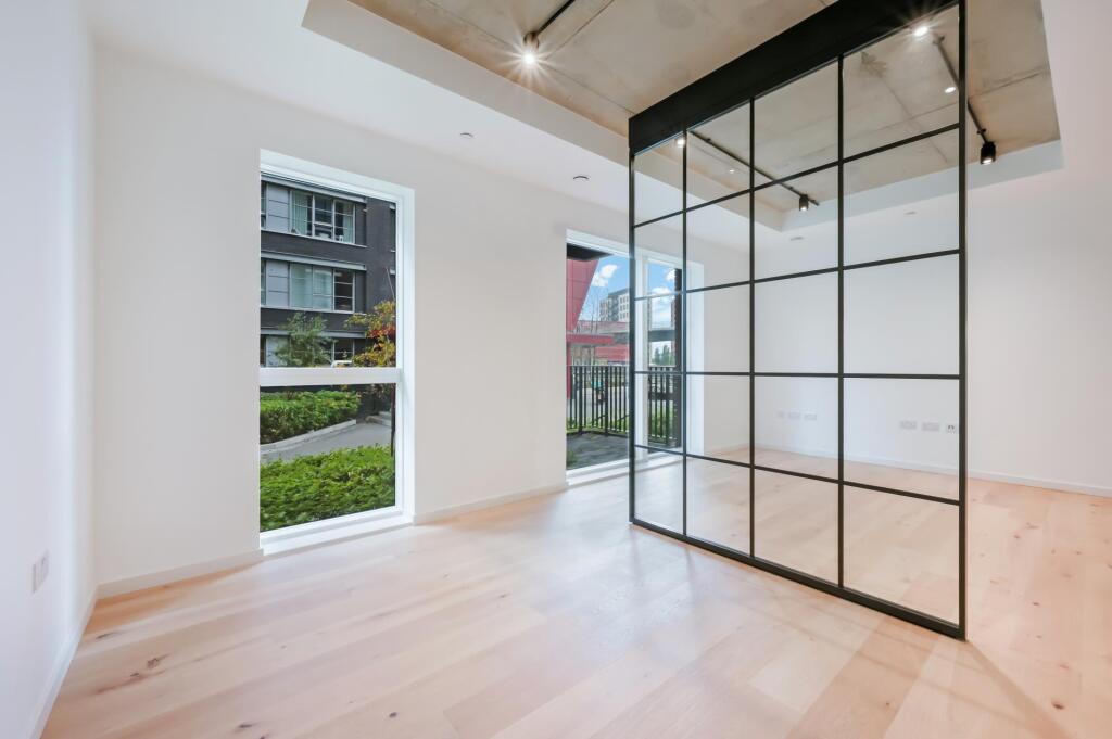 Dulke House, Goodluck Hope Walk, E14 photo 4