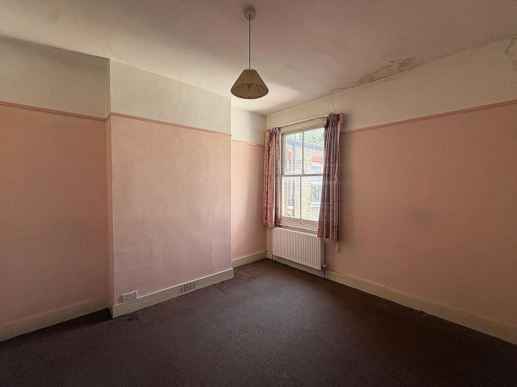 House in Bromley - More