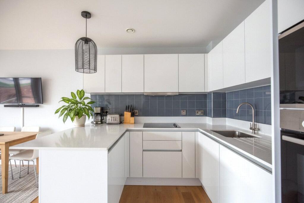 Apartment in Bristol, Canon's Marsh, Spike Island - View 4