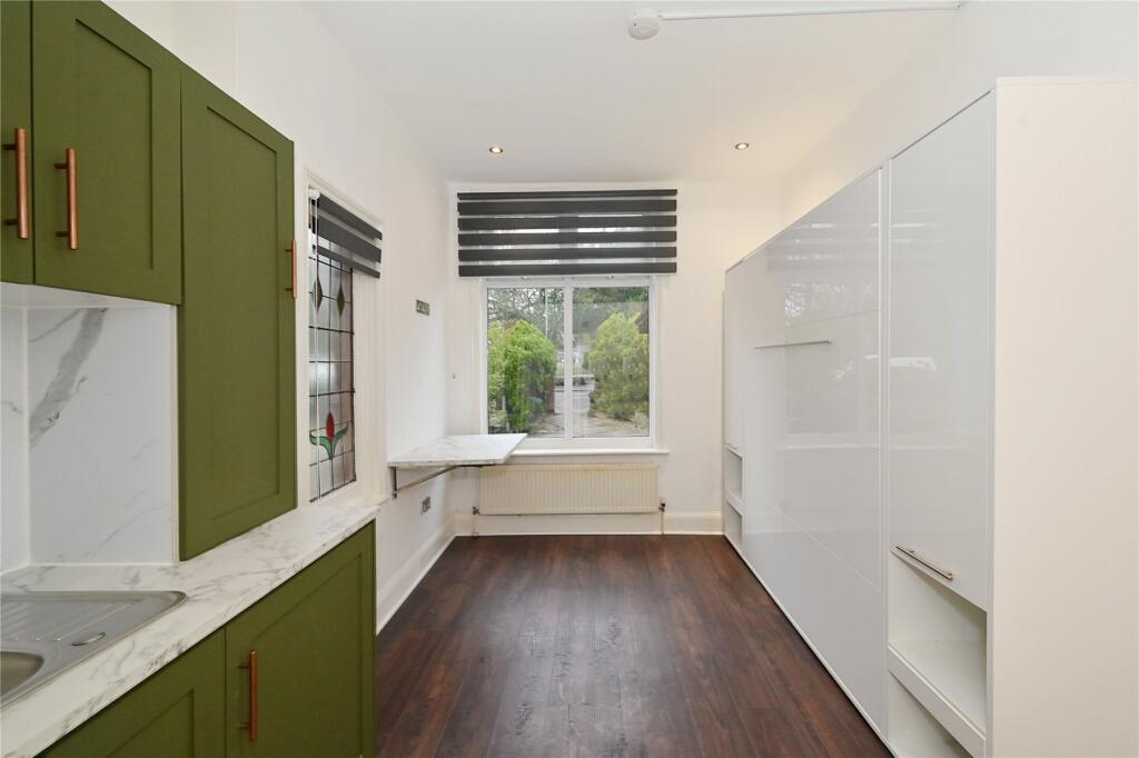 Main image of property: Etchingham Park Road, London, N3