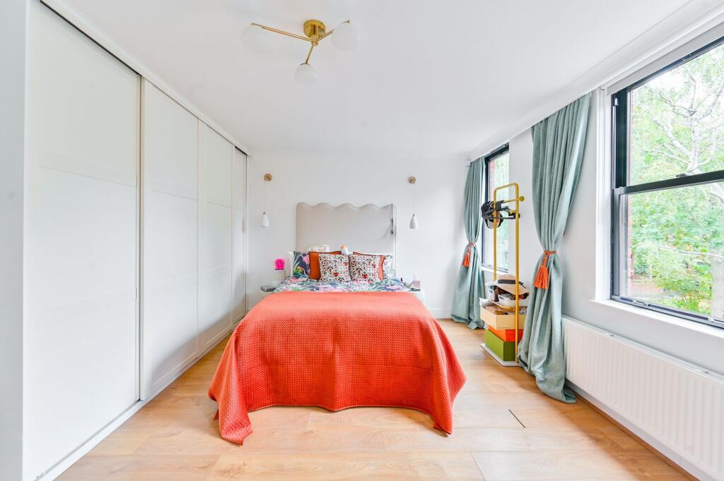 Apartment in London - View 5