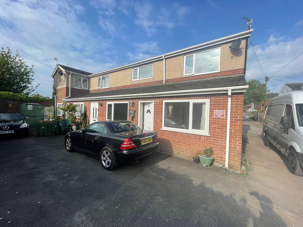 2-bed flat on 5 Esplanade Mews, The Esplanade, Knott End-On-Sea, Poulton-Le-Fylde, Lancashire FY6 0AD, £30,000