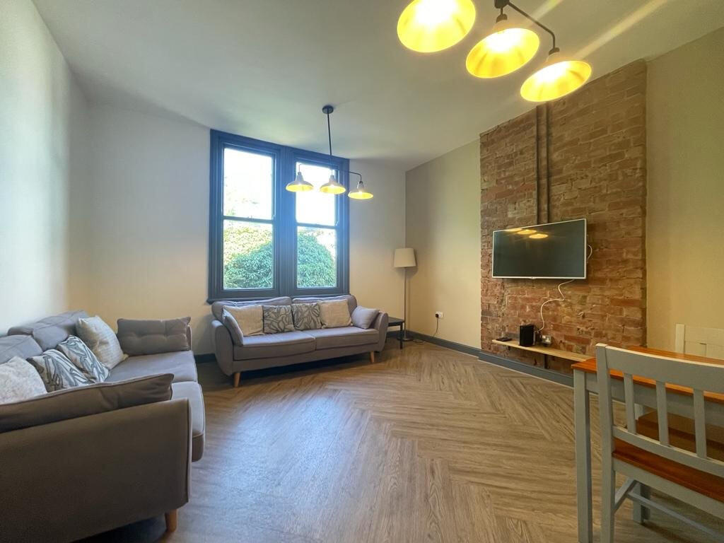 House in Lincoln - View 2