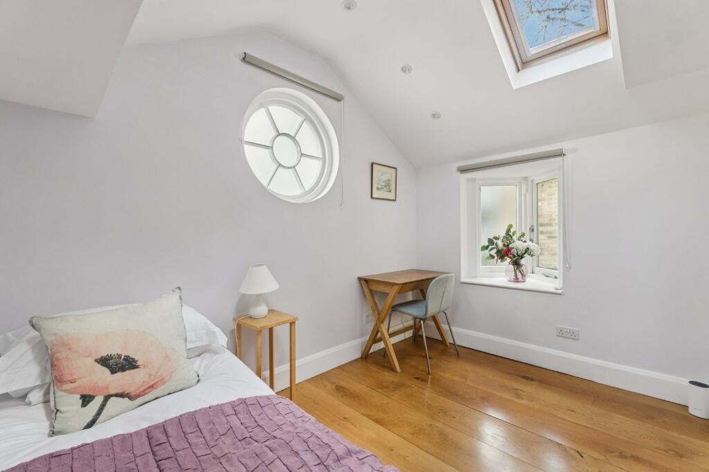 3 bedroom mews property for rent