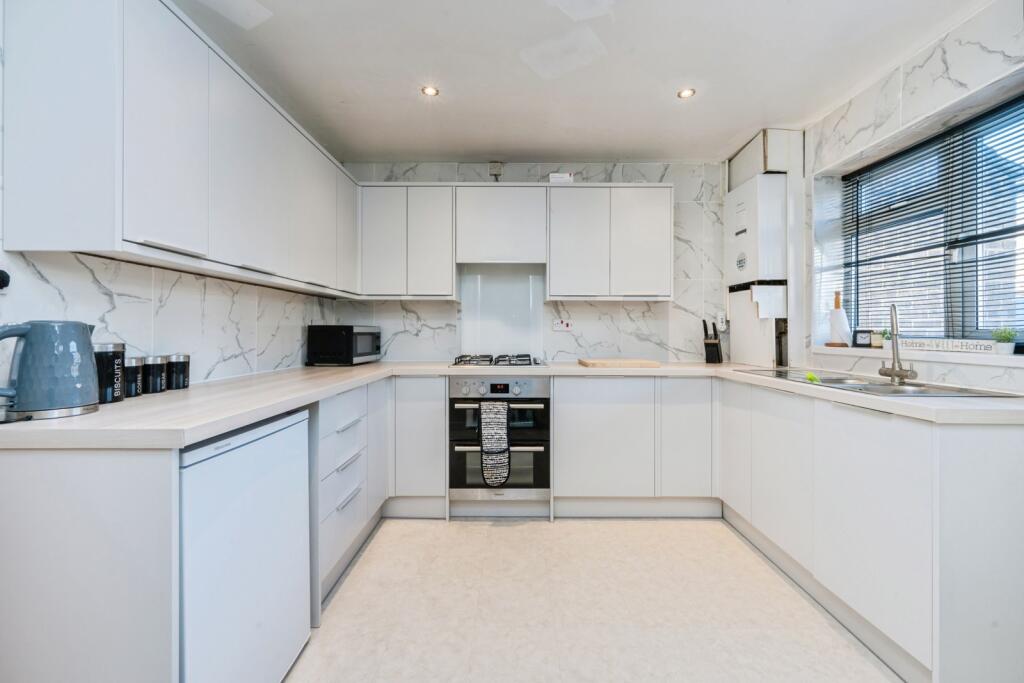 Hornes End Road, Flitwick, Bedford, Bedfordshire, MK45 photo 2