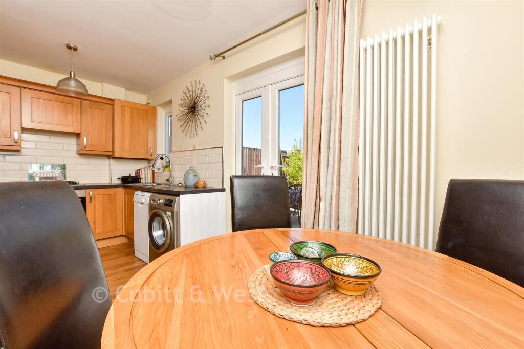 House in Sutton - View 5