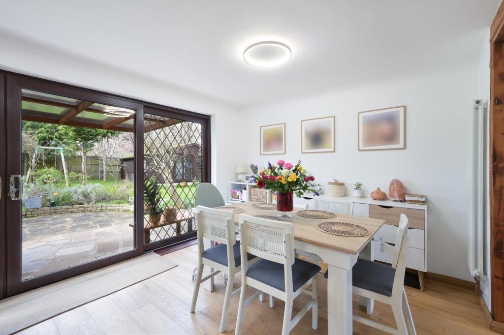 House in Epsom and Ewell, West Ewell - More