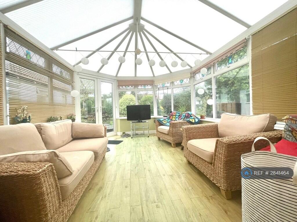 1 bedroom house share for rent
