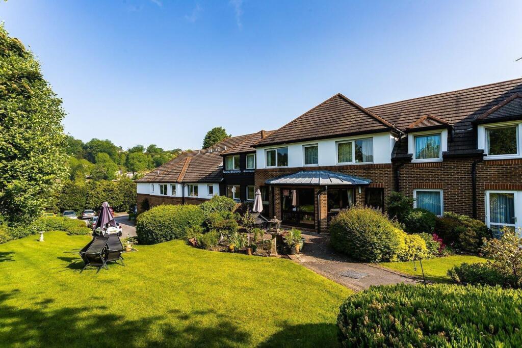 Main image of property: 1 bedroom Purpose Built Flat in Caterham Valley