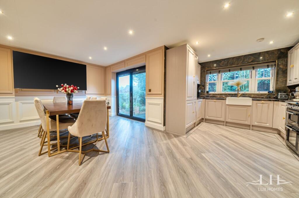 2A La Plata Grove, Brentwood, Essex photo 2