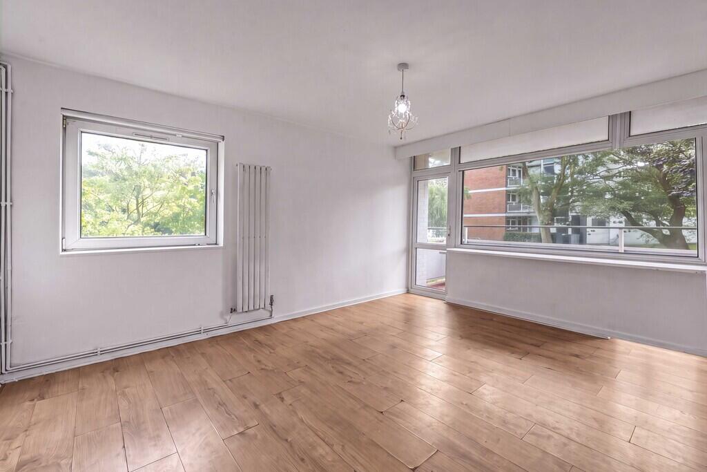 Wanborough Drive, London photo 4