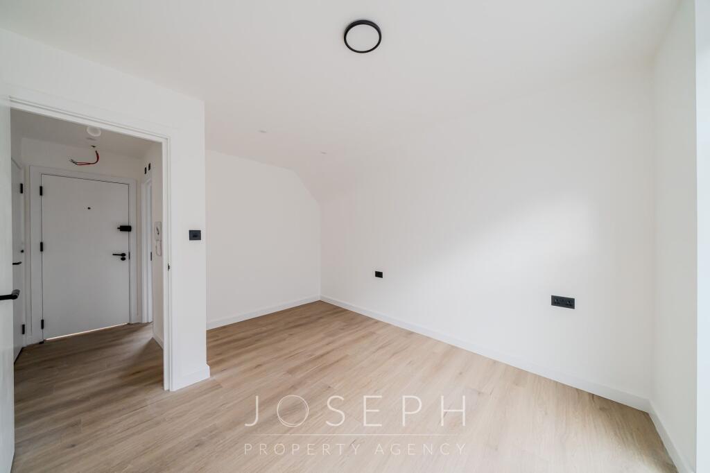 Apartment in Ipswich, Stoke - More