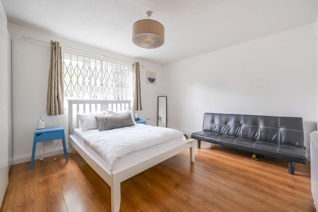 Main image of property: Hadleigh Walk, Beckton, London, E6