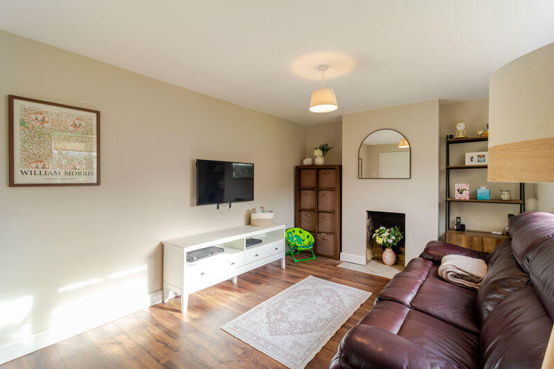 Meadowlands, Oxted photo 3