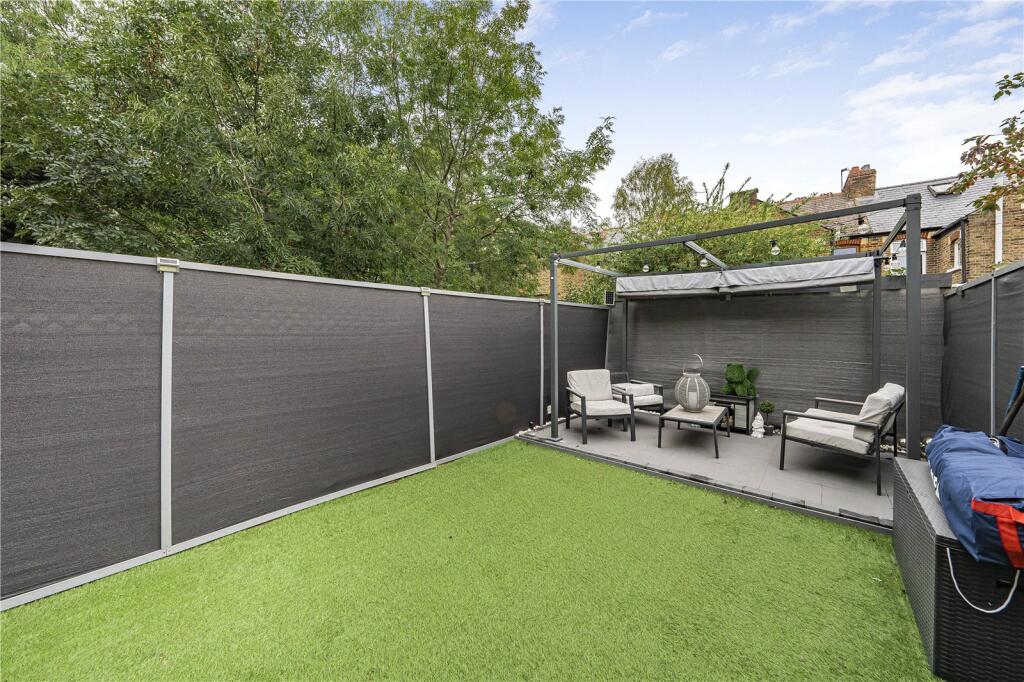 Apartment in London - View 5