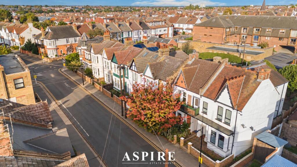 Leigham Court Drive, Leigh-On-Sea photo 3