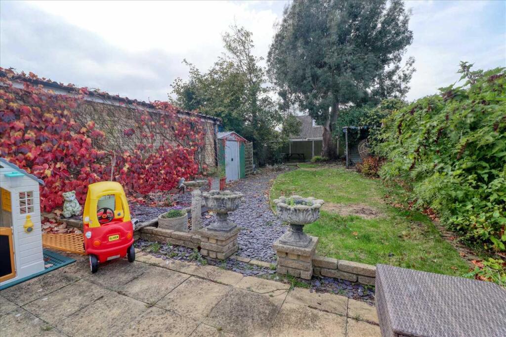 Clapgate Drive, Little Clacton photo 4