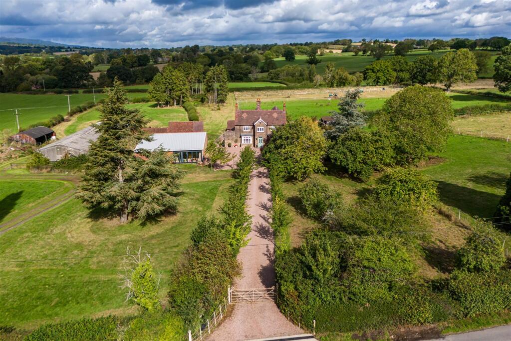 House in Dudley - View 3