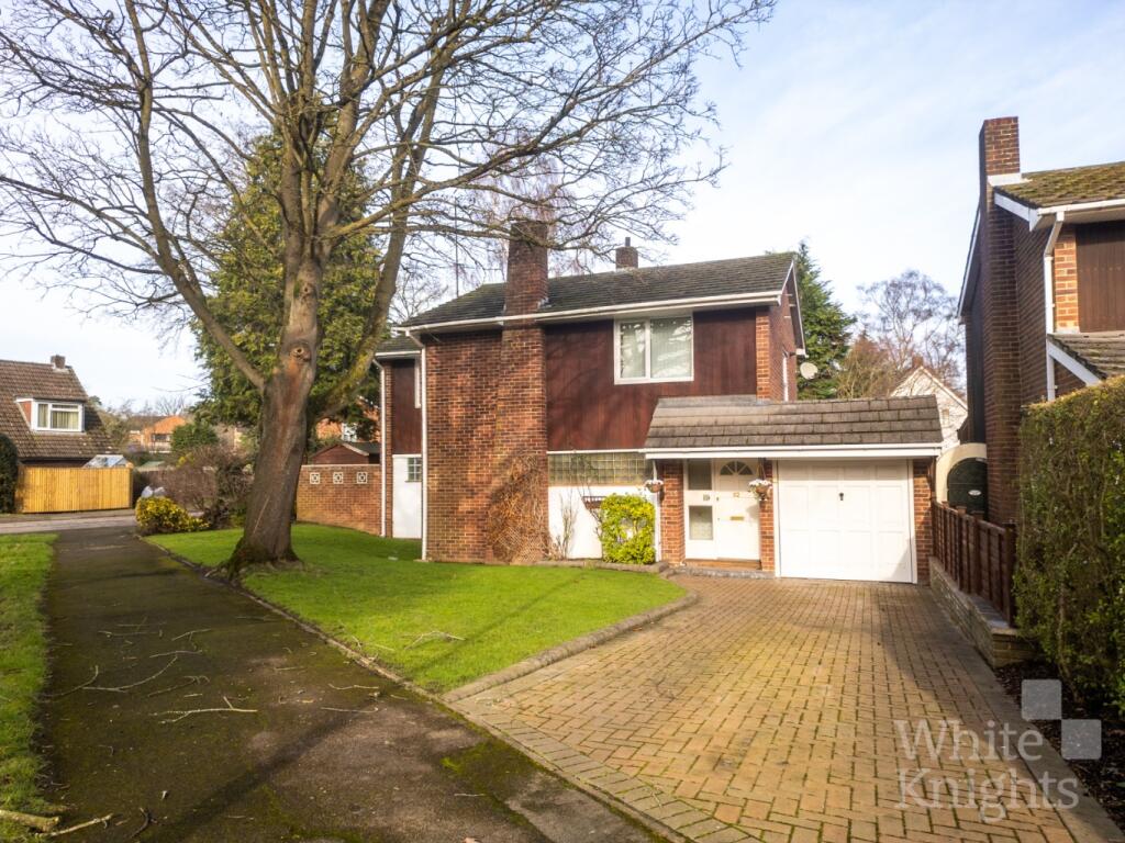Main image of property: Clivedale Road, Woodley, Reading, Berkshire, RG5 3RD