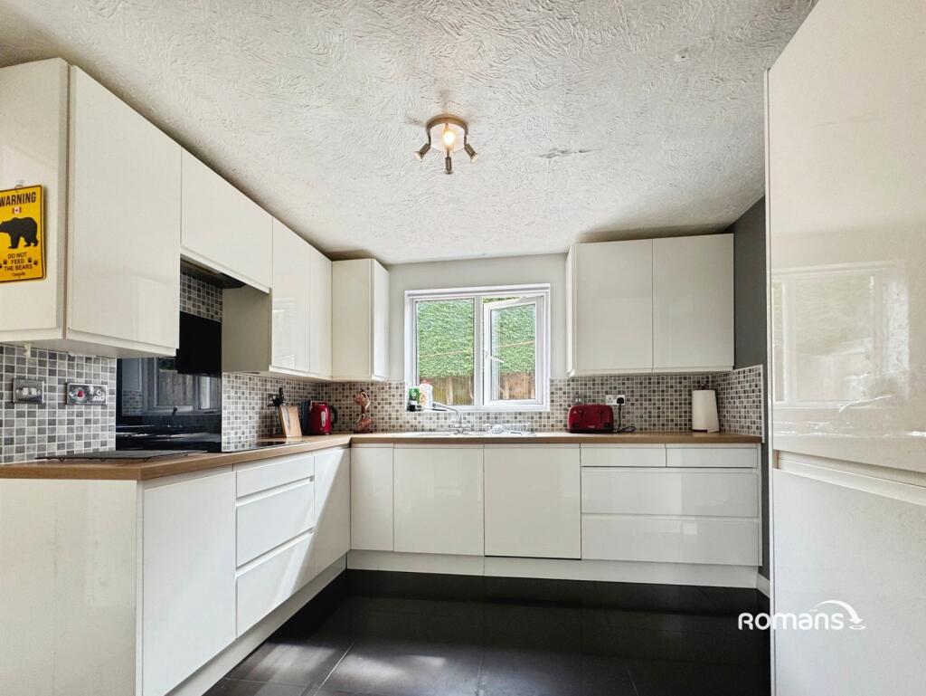 House in Basingstoke and Deane, Hatch Warren - View 2